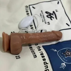 قضيب صناعي من السيليكون بجودة استثنائية وهزّاز متطور – لتعزيز تجربتك الخاصة